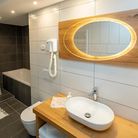 Art Kristal Отель Бохинь